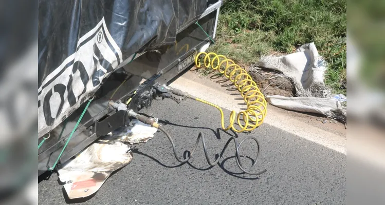 Pista da BR-376 em que carreta desengatou nesta sexta-feira está liberada, informa PRF