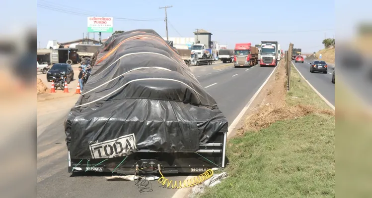 Pista da BR-376 em que carreta desengatou nesta sexta-feira está liberada, informa PRF
