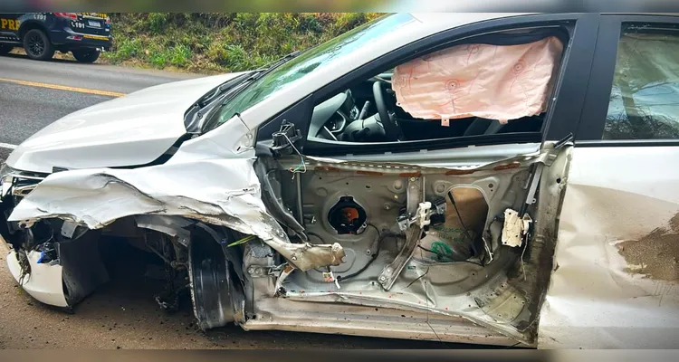 Carro que empresário de PG bateu ficou destruído; veja imagens