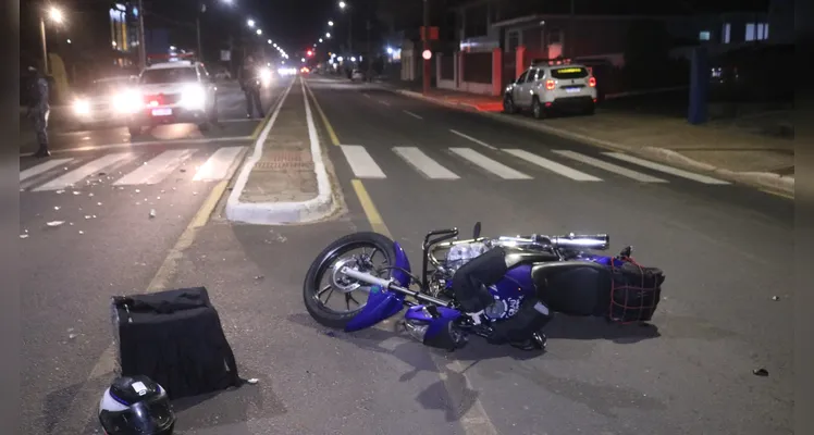 Motociclista é arremessado após acidente em Uvaranas, em PG