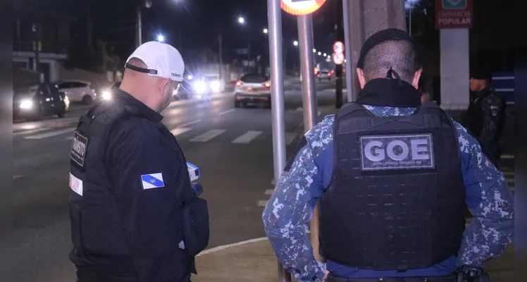 Motociclista é arremessado após acidente em Uvaranas, em PG