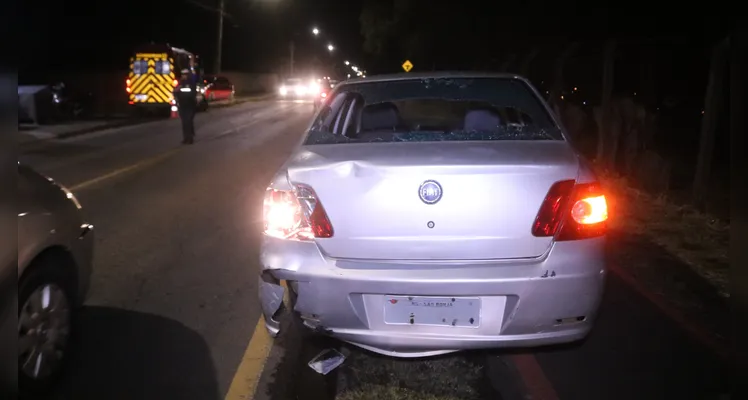 Motociclista bate na traseira de carro e sofre fratura em Ponta Grossa