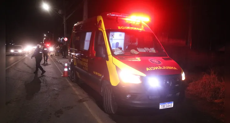 Motociclista bate na traseira de carro e sofre fratura em Ponta Grossa