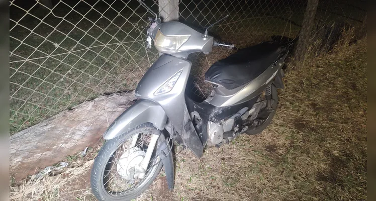 Motociclista bate na traseira de carro e sofre fratura em Ponta Grossa