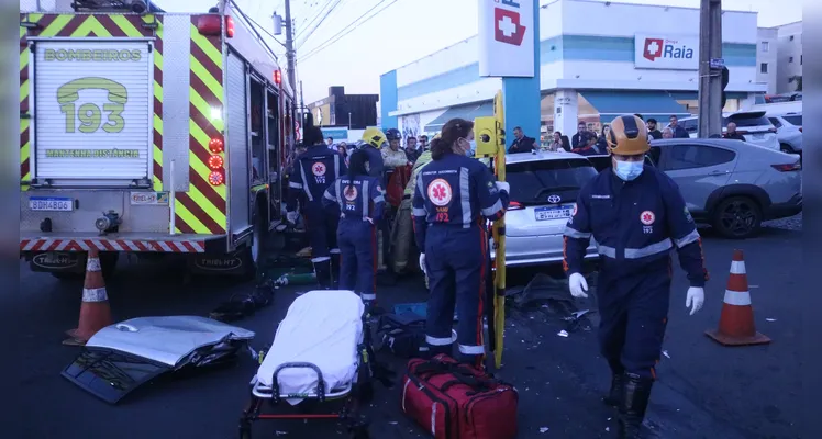 Homem fica enclausurado em grave acidente em PG; fotos