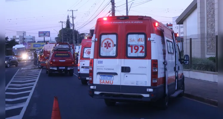 Homem fica enclausurado em grave acidente em PG; fotos
