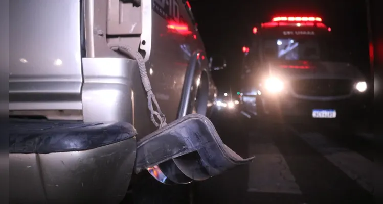 Motociclista tem fratura exposta após colidir contra caminhonete em Ponta Grossa