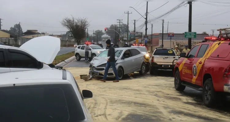 Veja fotos da colisão que deixou mulher enclausurada em PG