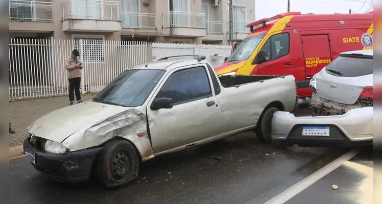 Veja fotos da colisão que deixou mulher enclausurada em PG