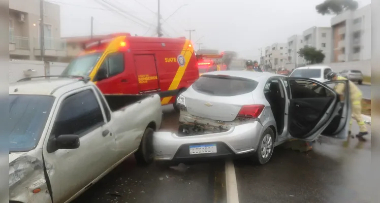 Veja fotos da colisão que deixou mulher enclausurada em PG