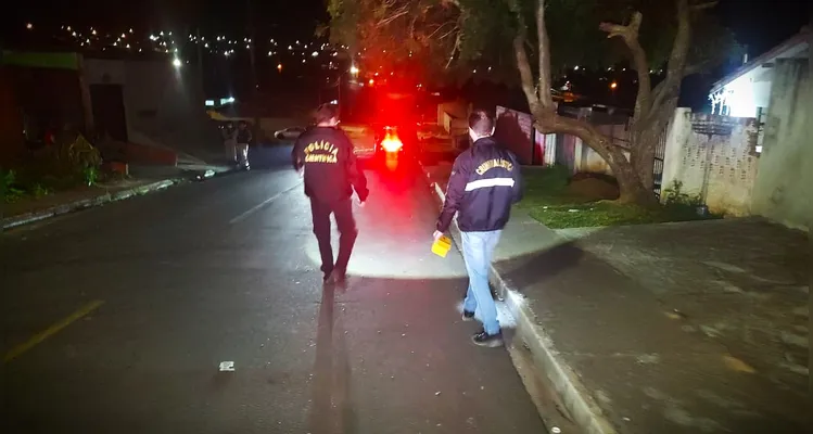 Após discussão em campo de futebol, jovens são baleados em PG