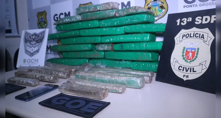 Guarda localiza cerca de 20 kg de maconha embaixo da cama de homem em PG
