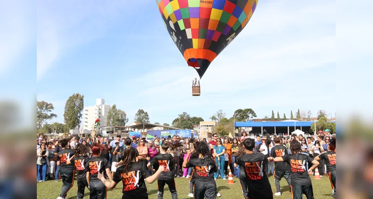 ‘Festival de Balonismo’ reúne mais de 10 mil pessoas em Castro