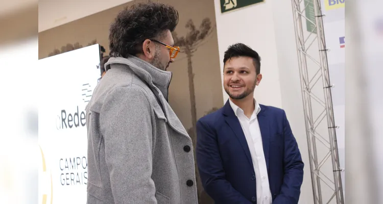 Fotos revelam bastidores do lançamento do Livro-Anuário do Grupo aRede