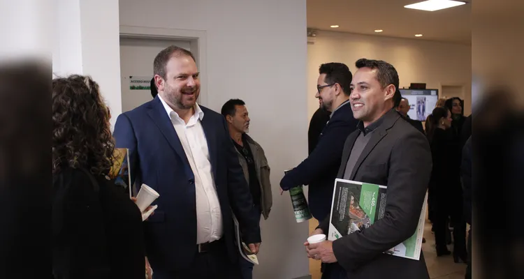 Fotos revelam bastidores do lançamento do Livro-Anuário do Grupo aRede