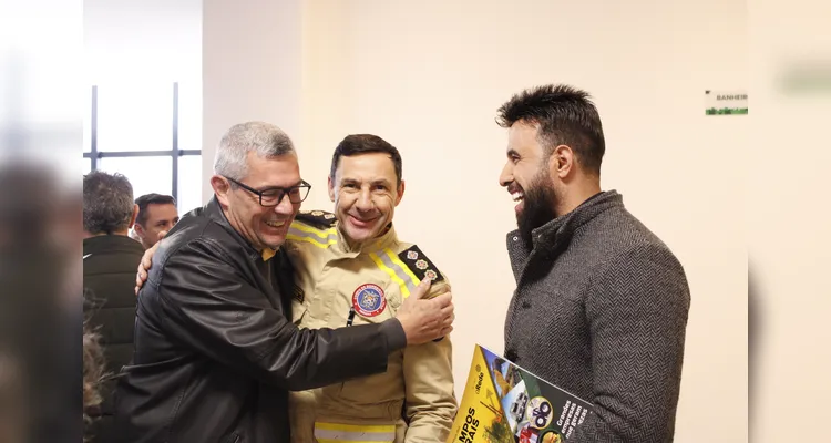 Fotos revelam bastidores do lançamento do Livro-Anuário do Grupo aRede