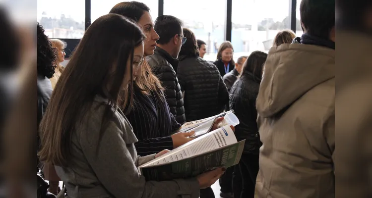Fotos revelam bastidores do lançamento do Livro-Anuário do Grupo aRede