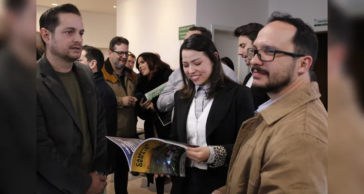 Fotos revelam bastidores do lançamento do Livro-Anuário do Grupo aRede