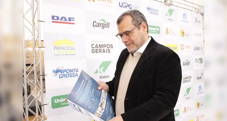 Fotos revelam bastidores do lançamento do Livro-Anuário do Grupo aRede