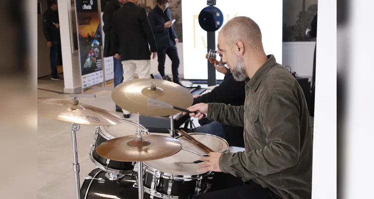 Fotos revelam bastidores do lançamento do Livro-Anuário do Grupo aRede