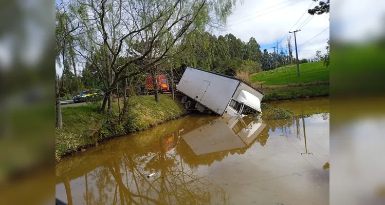 Weigel e a família estavam em um Onix que bateu de frente contra um caminhão na BR-282.