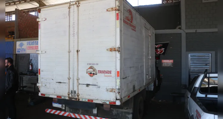 Caminhão arranca e invade loja às margens da PR-151, em PG