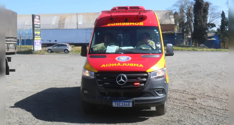 Caminhão arranca e invade loja às margens da PR-151, em PG