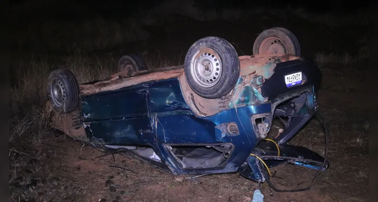 Carro capota com família em PG; criança chegou a ser ejetada com impacto