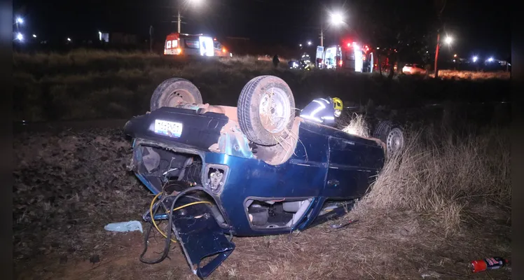 Carro capota com família em PG; criança chegou a ser ejetada com impacto