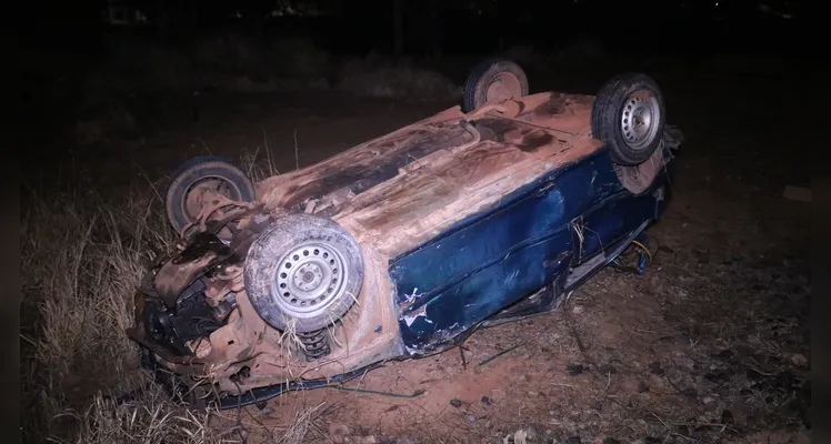 Carro capota com família em PG; criança chegou a ser ejetada com impacto