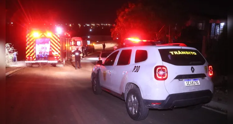 Condutor ‘se perde’ em curva e capota carro na ‘Cipa’, em PG; veja fotos
