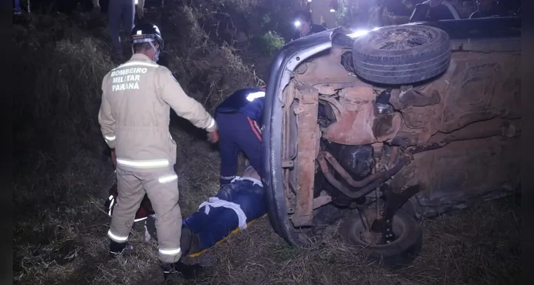 Condutor ‘se perde’ em curva e capota carro na ‘Cipa’, em PG; veja fotos