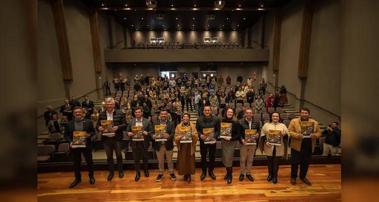 Imagens mostram detalhes da cerimônia de lançamento do Livro-Anuário do Grupo aRede