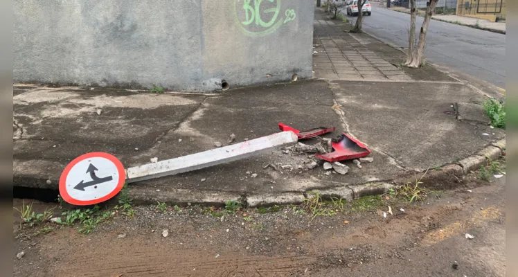 Colisão entre picape e motocicleta deixa um ferido na Palmeirinha