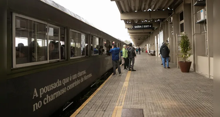 Turismo cresce 5,5% e serviços avançam 2,5% no primeiro semestre no Paraná