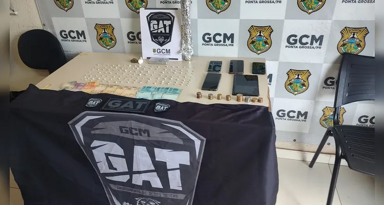 Homem de 38 anos é preso com pedras de crack em Uvaranas