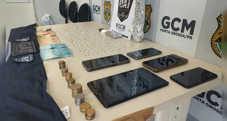 Homem de 38 anos é preso com pedras de crack em Uvaranas