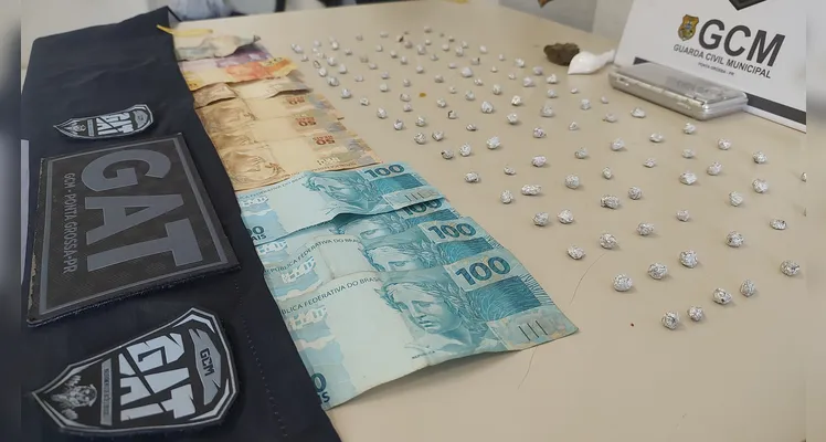 Homem de 38 anos é preso com pedras de crack em Uvaranas