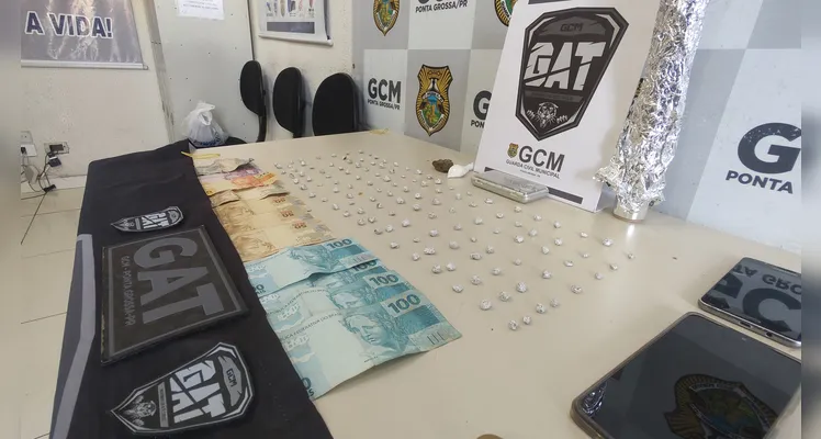 Homem de 38 anos é preso com pedras de crack em Uvaranas