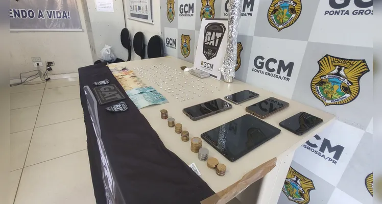 Homem de 38 anos é preso com pedras de crack em Uvaranas