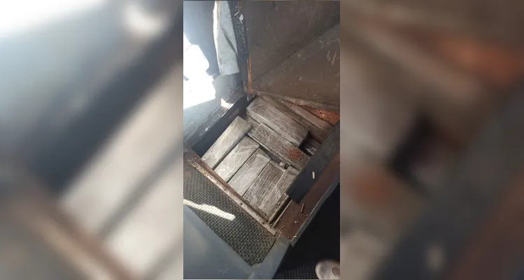 Operação da Polícia Federal em Curitiba apreende 1,8 tonelada de maconha em ônibus