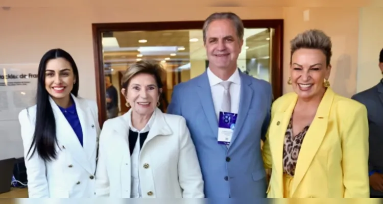 Prefeita Elizabeth participa das comemorações de aniversário da Fiep