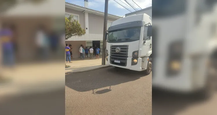 Receita Federal de PG destina roupas para 4 mil indígenas do Paraná