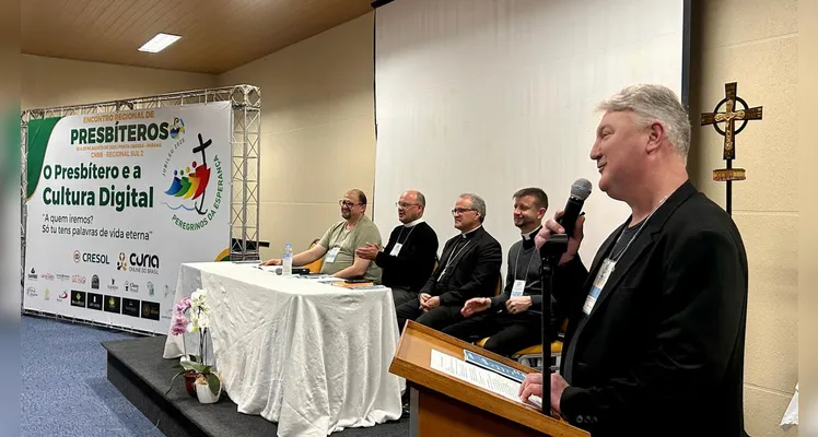 Encontro Regional de Presbíteros reúne mais de 100 padres em Ponta Grossa