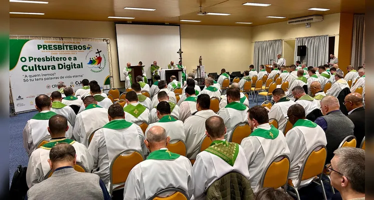 Encontro Regional de Presbíteros reúne mais de 100 padres em Ponta Grossa