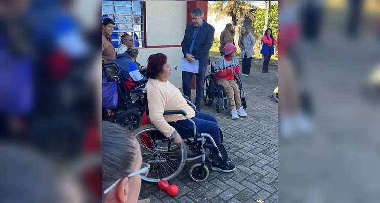 PG realiza ‘cessão de transporte para entidade' em Associação dos Deficientes Físicos