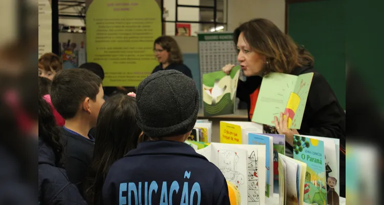 Biblioteca Gralha Azul promove ações de leitura em escolas rurais