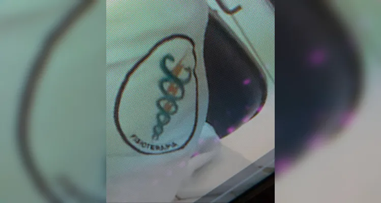 Jaleco da fisioterapeuta é identificado