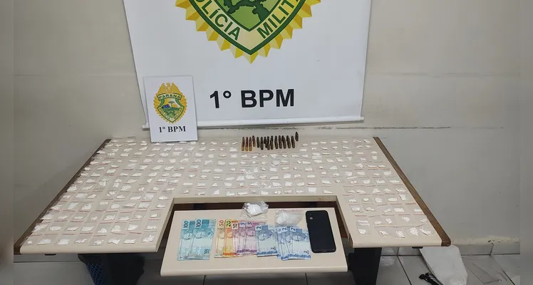 Homem é preso transportando droga em carro junto com mulher e filho em PG