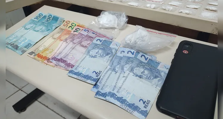 Homem é preso transportando droga em carro junto com mulher e filho em PG